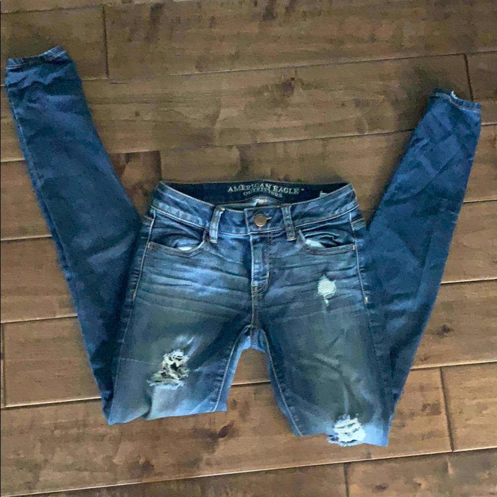 AMERICAN EAGLE DISTRESSED RIPPED JEGGINGS JEANS